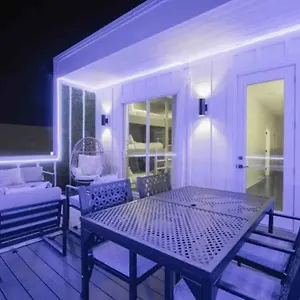 Luxury Four-story Home, Rooftop Deck With Views, Pingpong! Sleeps 12! Nashville